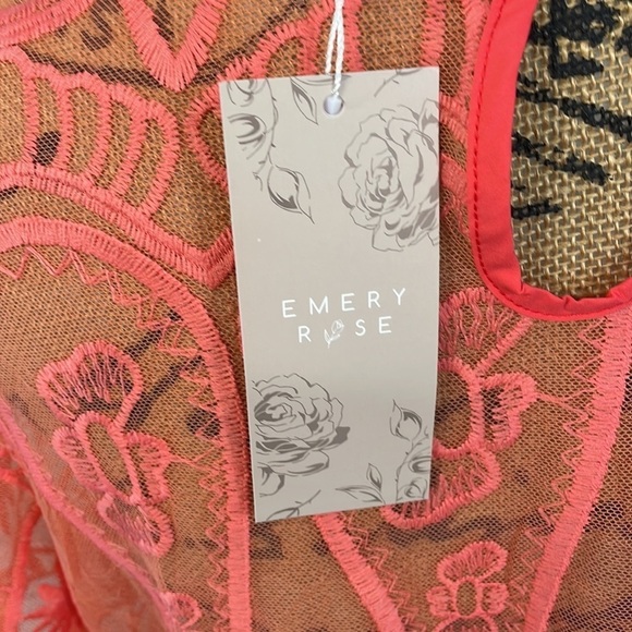 Emery Rose Mesh Embroidered Cropped Top - Picture 4 of 7